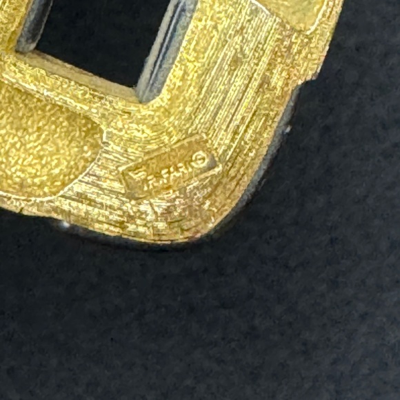 Trifari Black and Gold-Tone Necklace (chain has kinks) Vintage - Picture 4 of 4